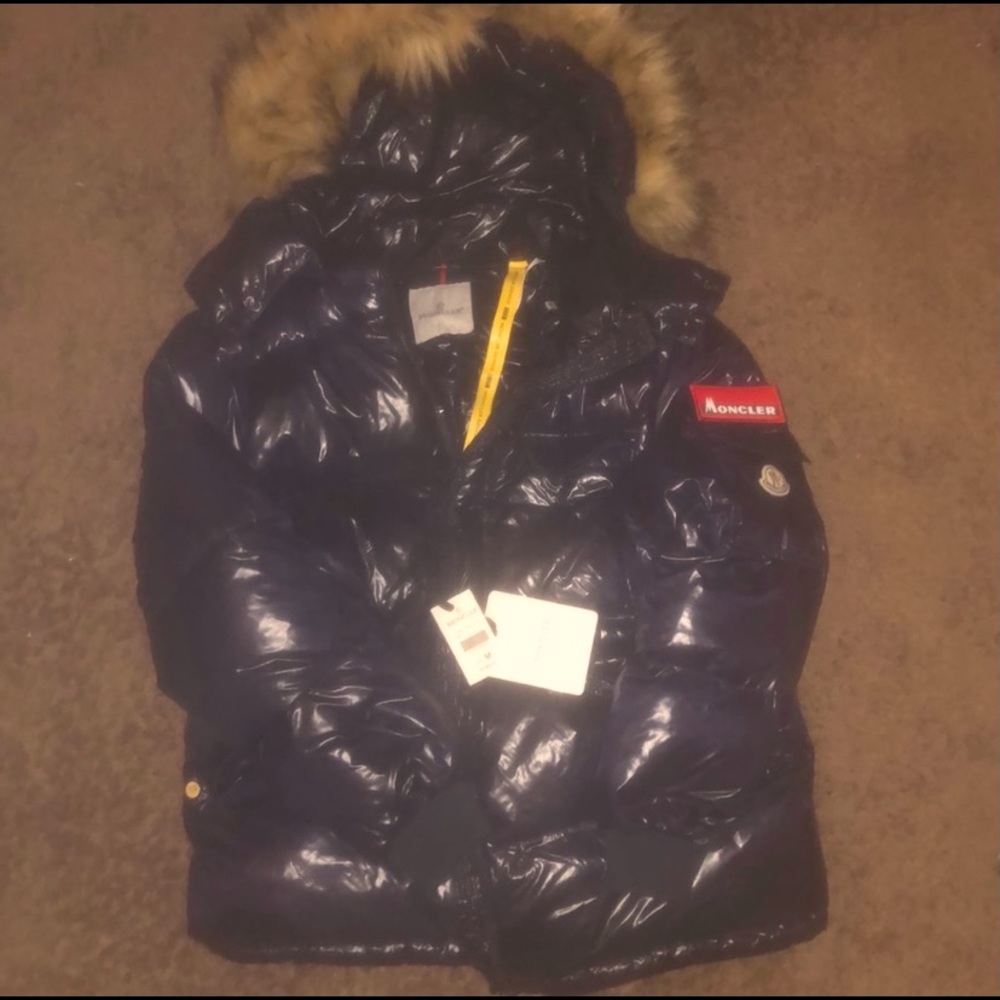 Moncler winter coat-Free Authentication included